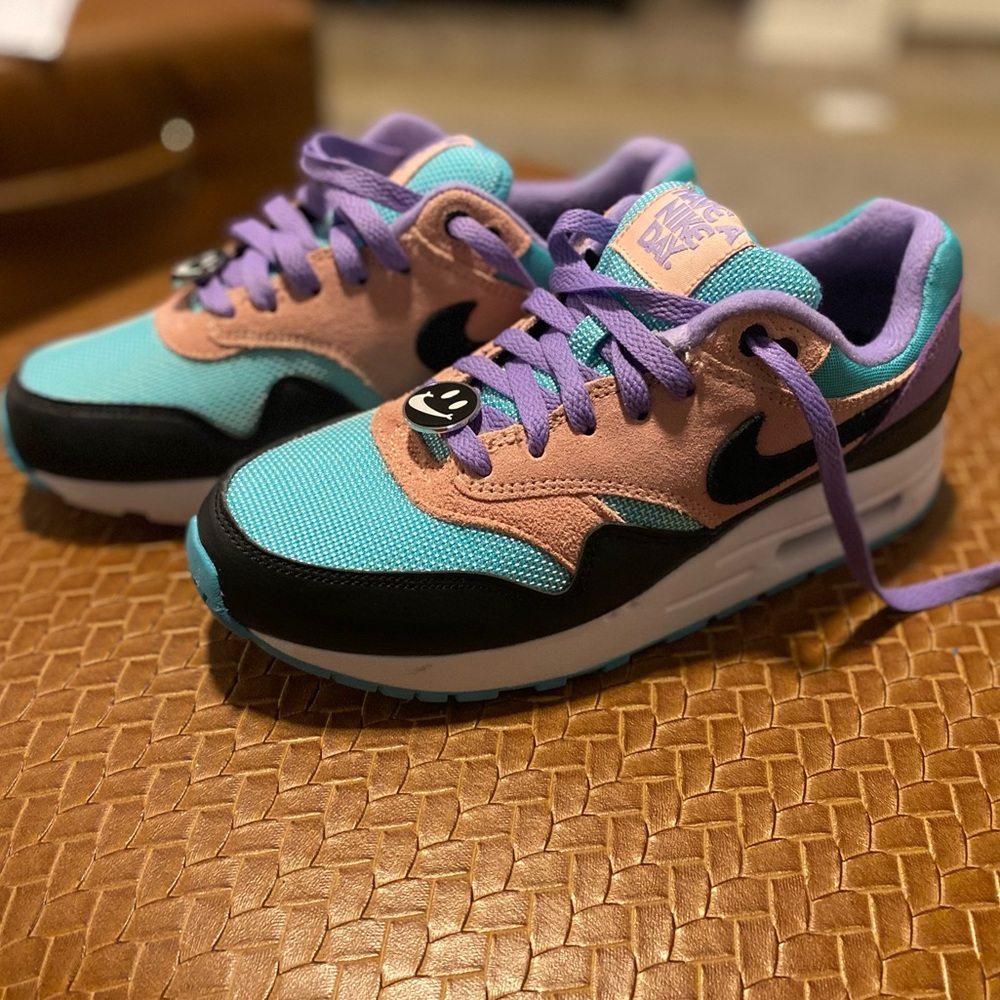 Have a Nike day Air Max 1